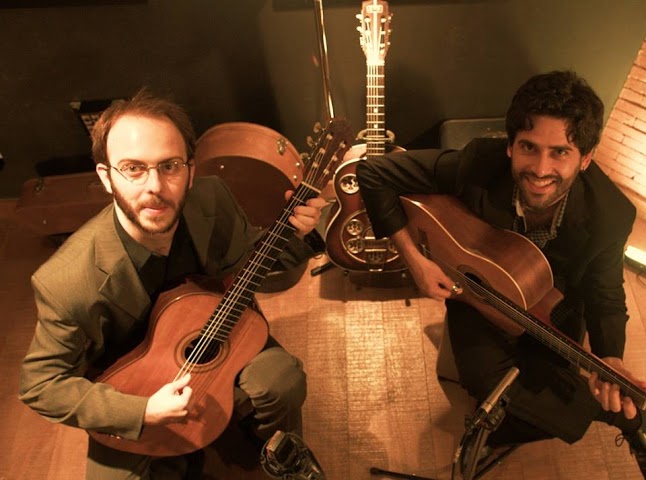 Duo Rafael Thomaz e Guilherme Lamas se apresenta no projeto ‘Canja no almoço’