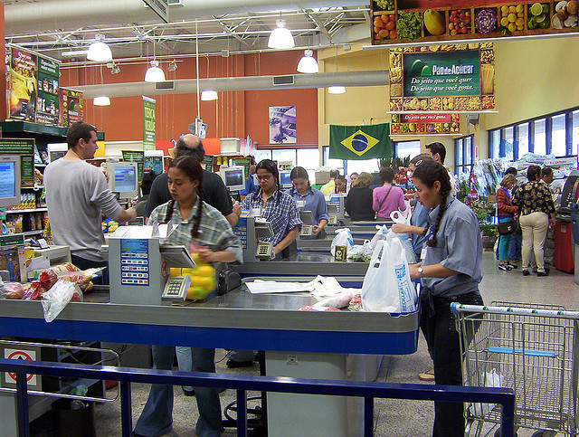 Depois de duas mil reclamações, Prefeitura rompe contrato do vale alimentação