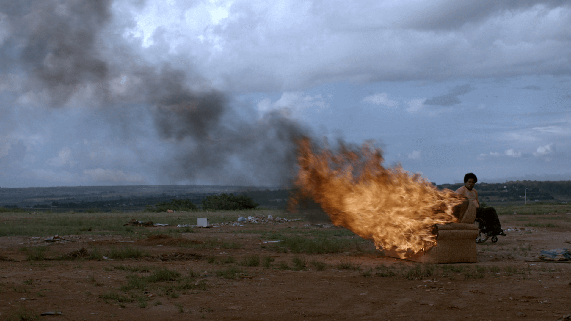 A sociedade e seus mecanismos de repressão são abertos no filme ‘Branco Sai, Preto Fica’ que tem exibição gratuita