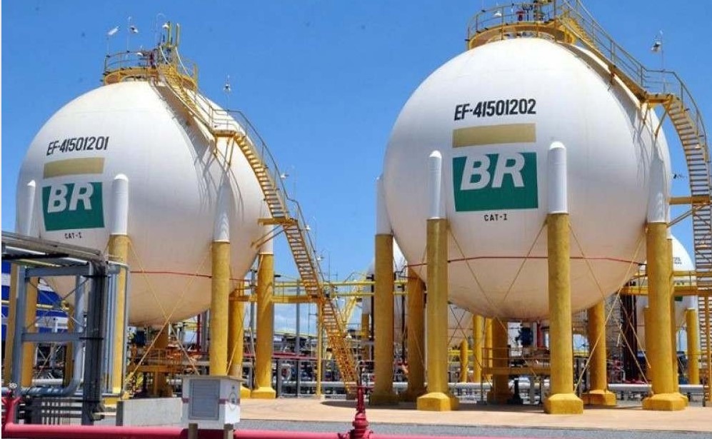 Petrobras, sob comando de Paul Prates, vende combustível mais caro do que refinaria privada