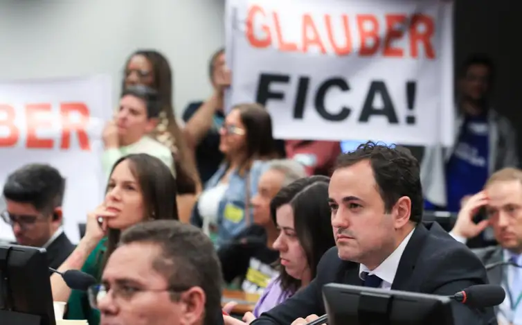 Arthur Lira e a direita fascista, que criaram o orçamento secreto, ameaçam Glauber Braga