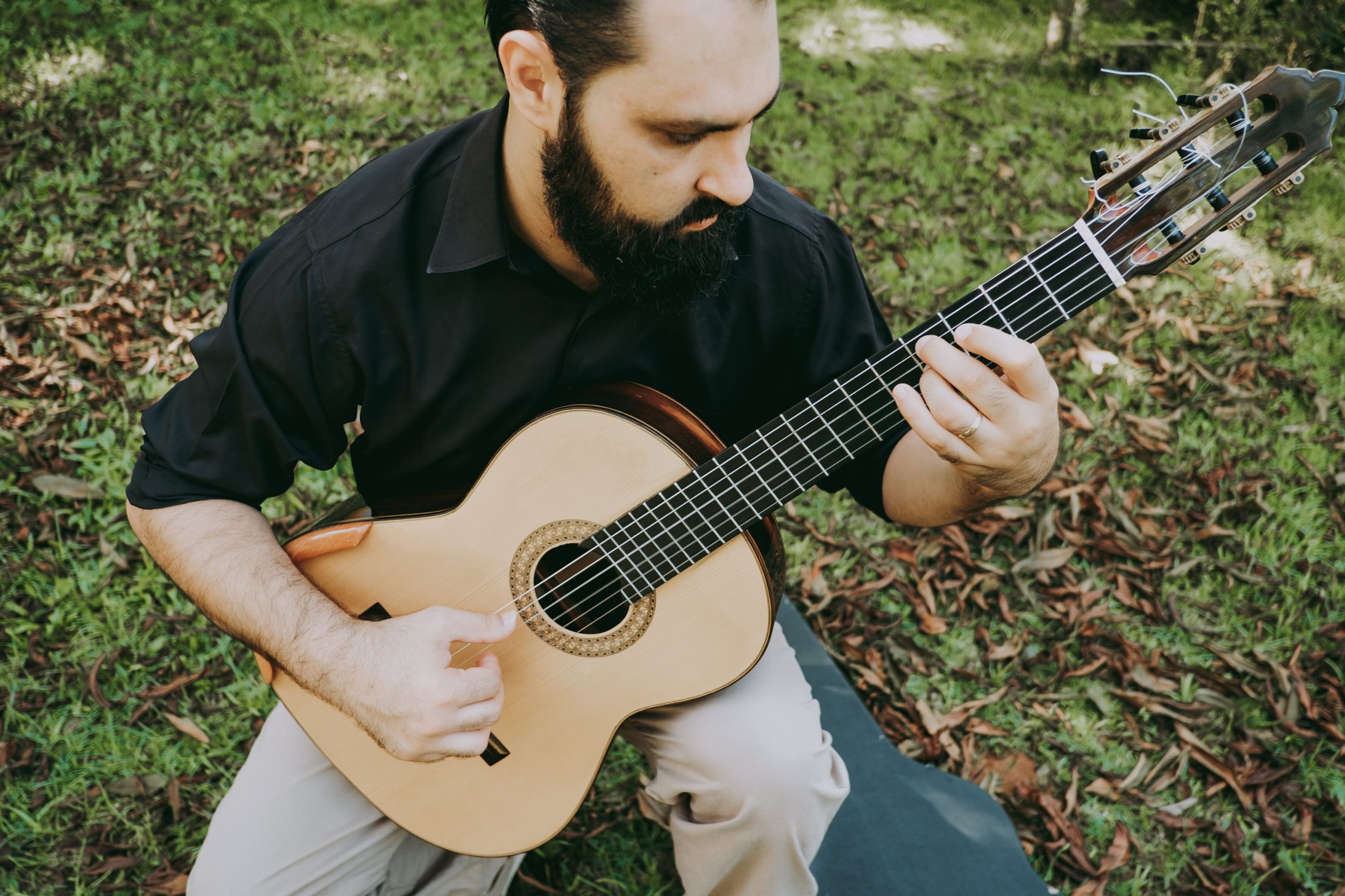 Stephen Bolis celebra a música armorial e a cultura popular nordestina no concerto ‘O violão de Zoca Madureira’