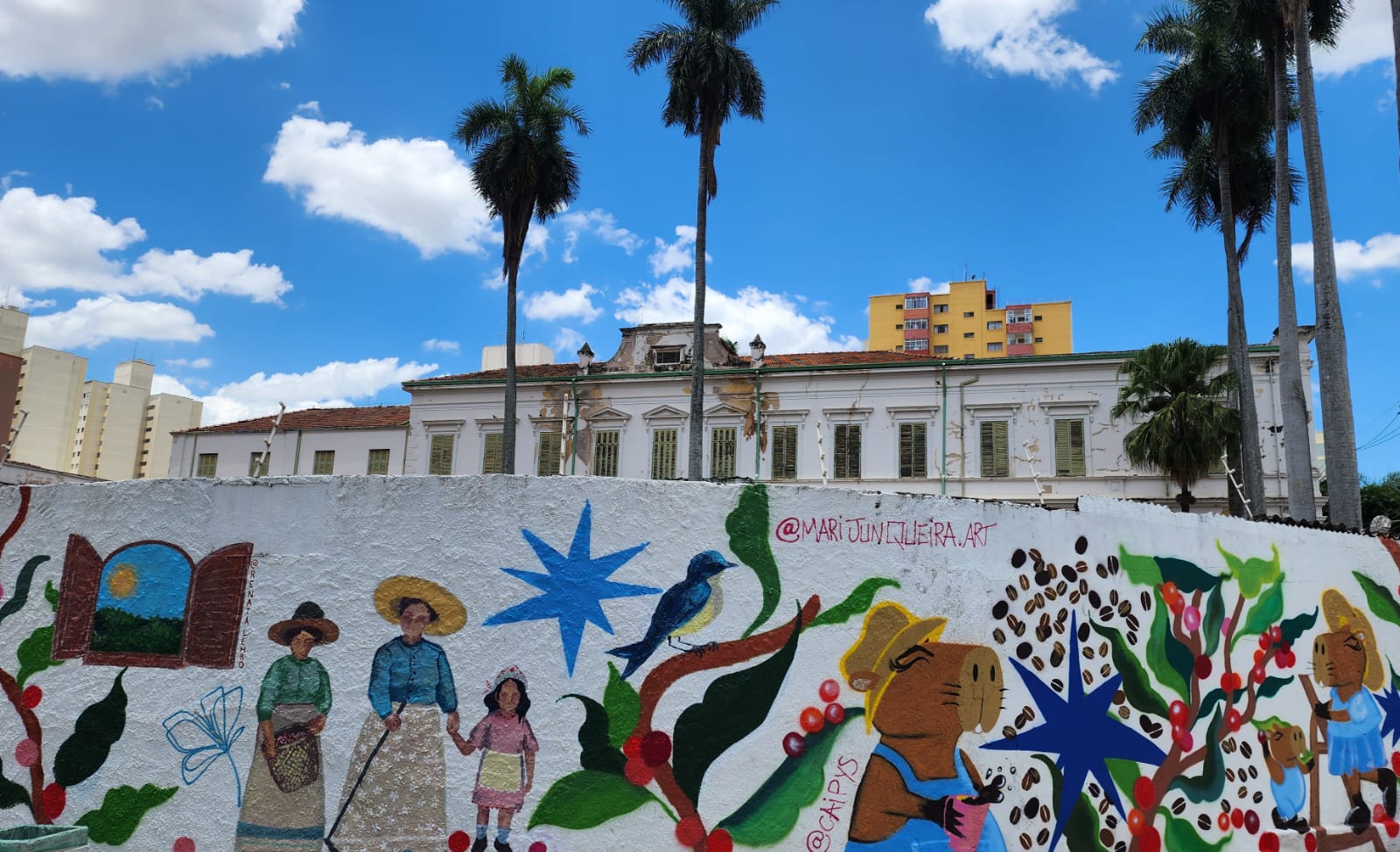 Pátio dos Leões, futuro centro cultural da PUC-Campinas, ganha mural e sedia cantatas de Natal