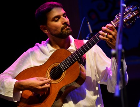 Cantor Victor Batista participa do ‘Dandô’ nesta sexta-feira no Casarão de Barão