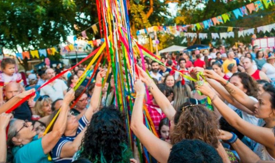 Caixeirosas resgatam heranças da cultura popular em arraial na Durval Pattaro