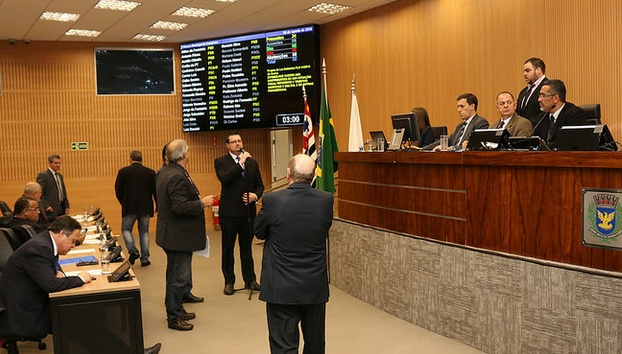 Projeto que põe fim ao voto simbólico está parado há um ano na Câmara de Campinas