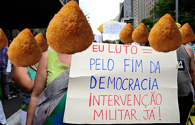 Twitter atribuído à Renata Sorrah e Facebook de Bárbara Gancia explicam ‘o coxinha’