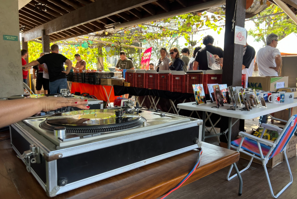 Feira de discos em Barão terá 10 horas de discotecagem 100% vinil, brechó e artesanato