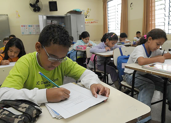 Vereadores de Campinas debatem volta às aulas sem vacinar professores e funcionários