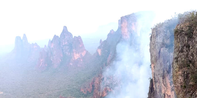 Incêndio no Parque Nacional da Chapada dos Guimarães já consumiu cerca de 4 mil hectares