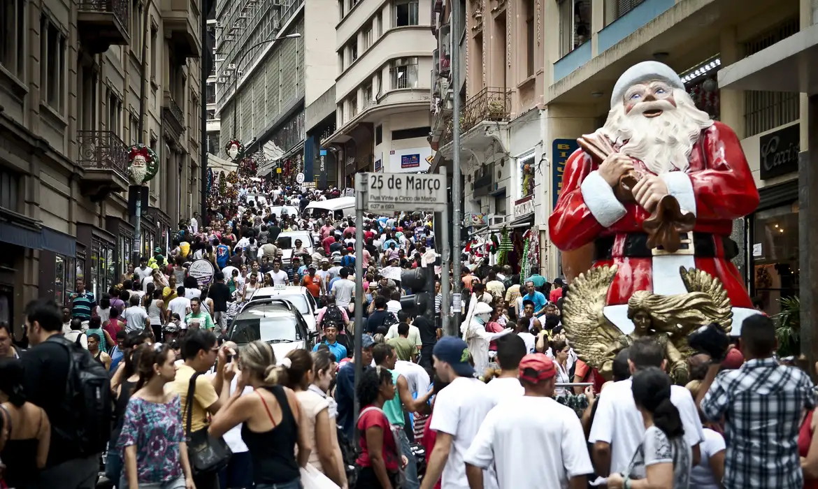 Redução da fome, reforma tributária e país de classe média, mas a mídia diz que governo Lula não tem marca