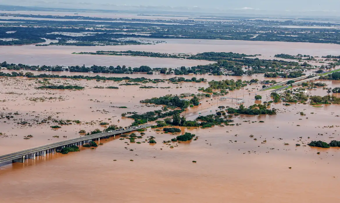 Um mês antes da tragédia climática, deputados gaúchos aprovaram projeto de destruição ambiental