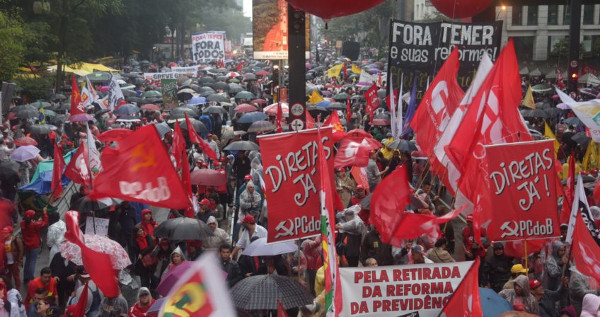 Manifestantes pedem Fora Temer!  e Diretas Já! em vários estados do Brasil