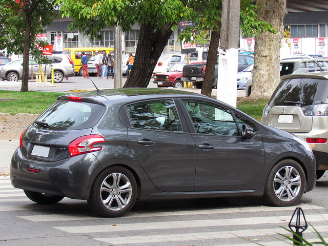 Peugeot Citroen anuncia recall dos veículos Peugeot 208, produzido em 2013