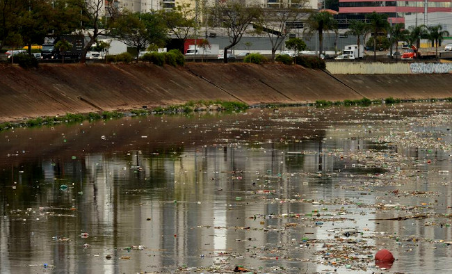 Rio Tietê bate recorde de poluição após 25 anos de gestão do PSDB e gastos de R$ 8 bilhões